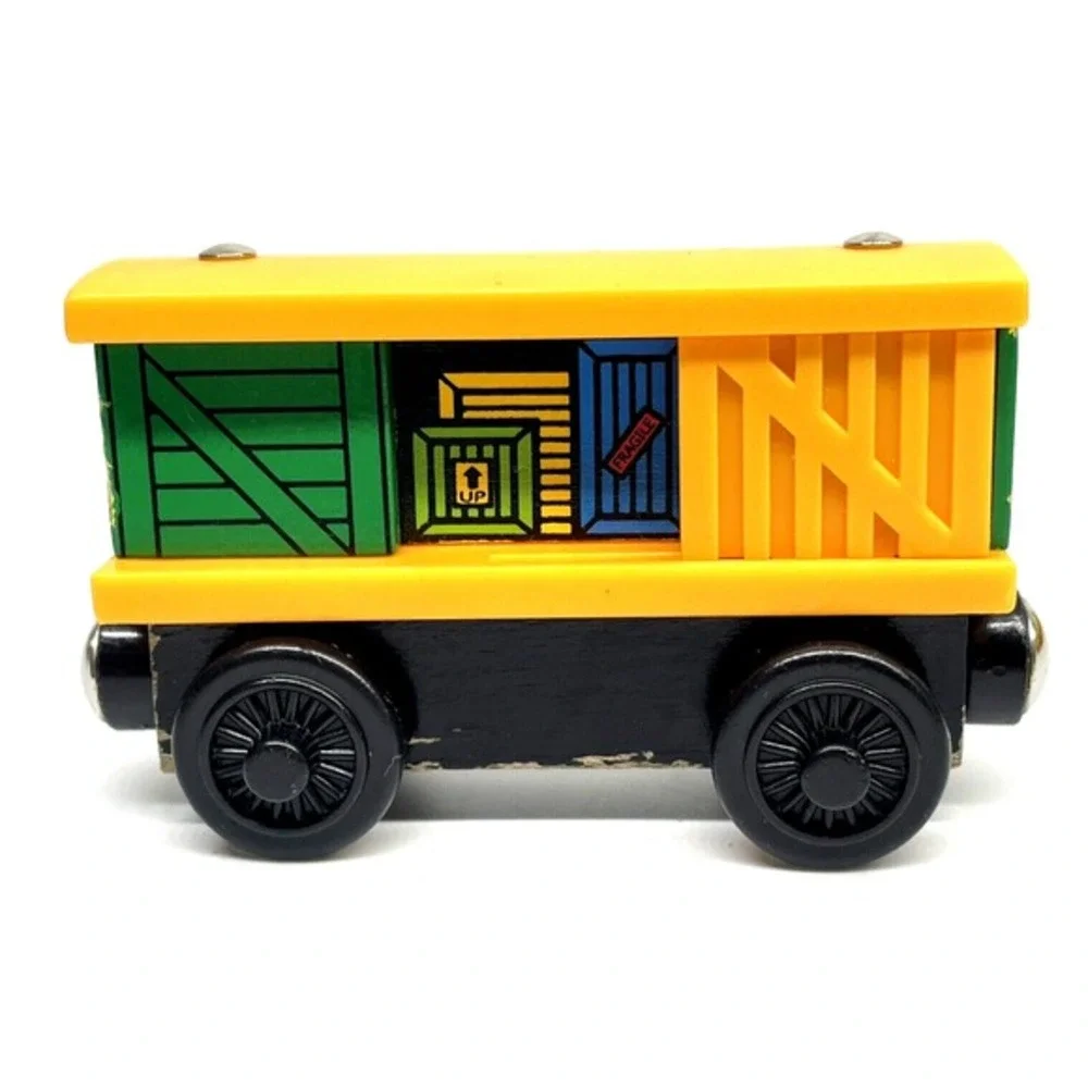 Thomas & Friends BOX CAR Wooden Magnetic Train‎ Yellow Green Sliding Door